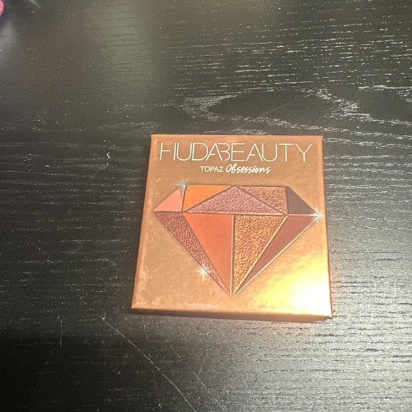 HUDA BEAUTY Topaz Obsession Eyeshadow Palette - Picture 1 of 4